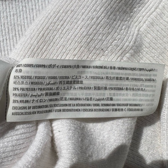 Abercrombie & Fitch Classic White Knit Vneck Cropped Sweater - Picture 3 of 4